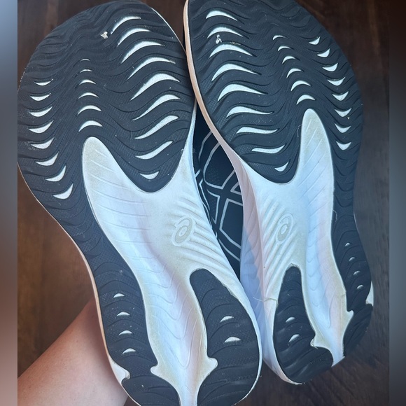 ASICS Running Shoes - Picture 4 of 9